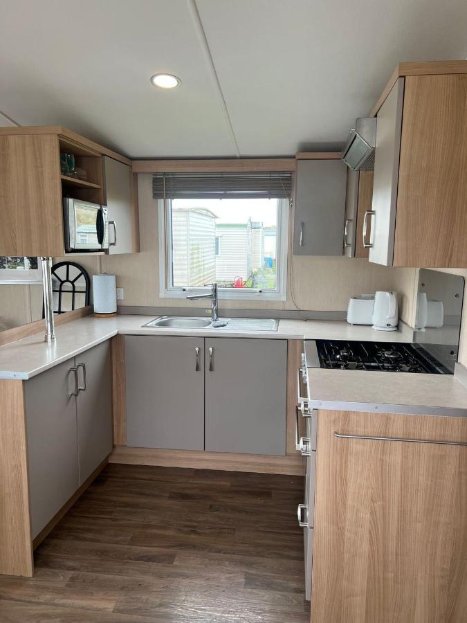 3 Bed Platinum Caravan Presthaven Sands Prestatyn Bagian luar foto